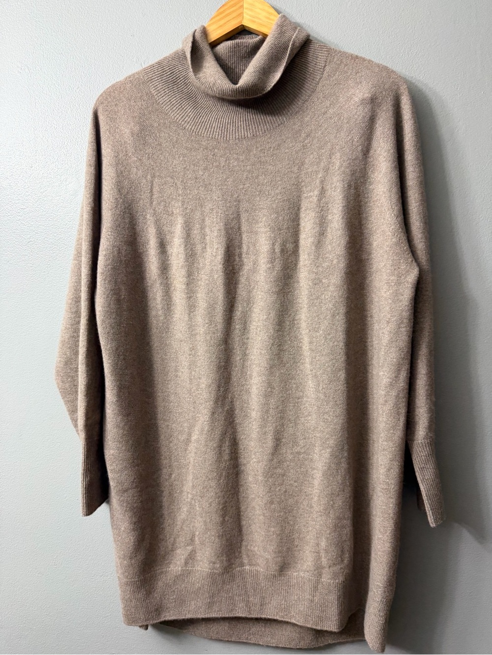 Uniqlo cashmere Turtleneck Cozy Oversized Sweater - Taupe XL